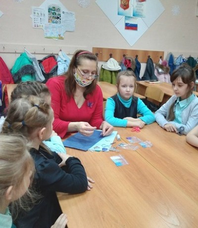 Мастер-класс по изготовлению заколки-«снежинки» из фетра и бисера