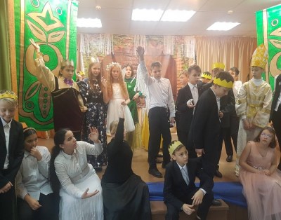 Спектакль «Дикие лебеди», посвященный Дню матери