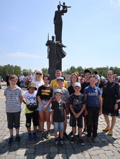 Возложение цветов в День памяти и скорби