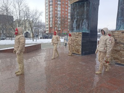 Почетный караул у памятника «Афганские ворота»